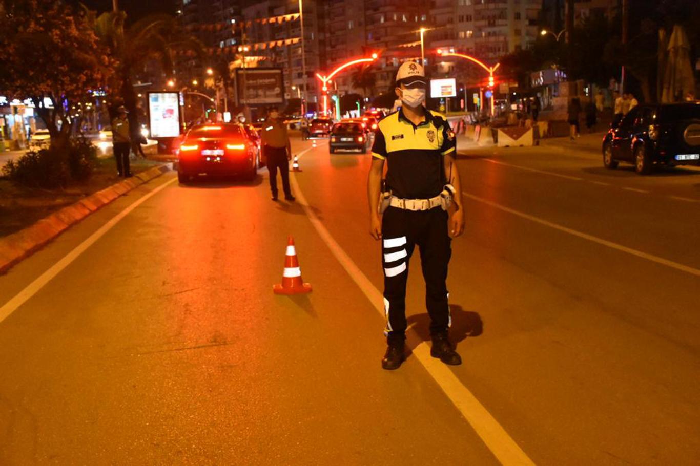 Adana'da abart egzoz ve narkotik uygulaması Adana'da abart egzoz ve narkotik uygulaması